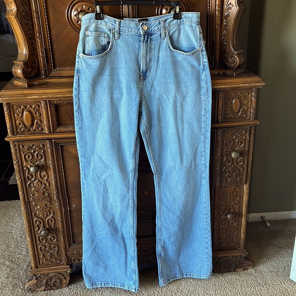 NWT BDG 90’s Bootcut Distressed light wash jeans - Picture 1 of 11